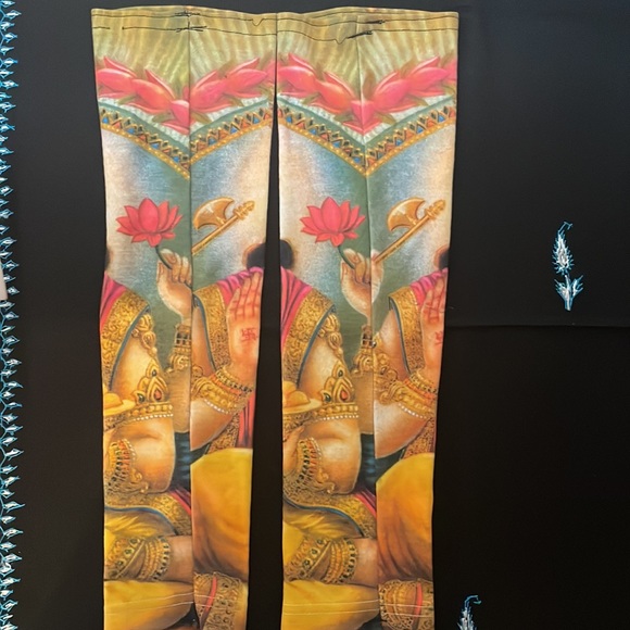 Sleeves - yellow pair worn once, X-Mas themed never worn. Fun way to keep warm! - Picture 2 of 14